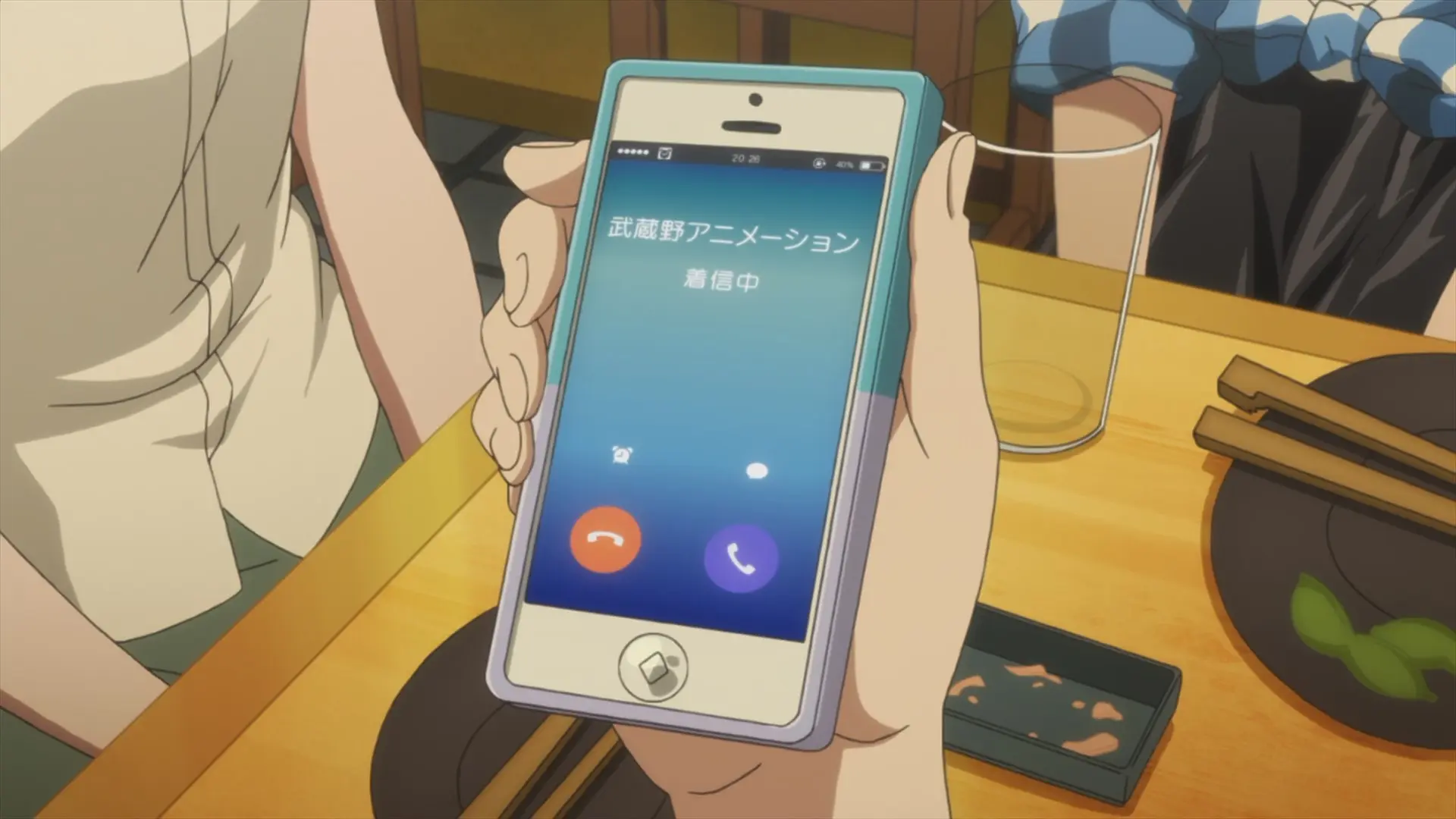 Aoi's phone displaying 20:26.