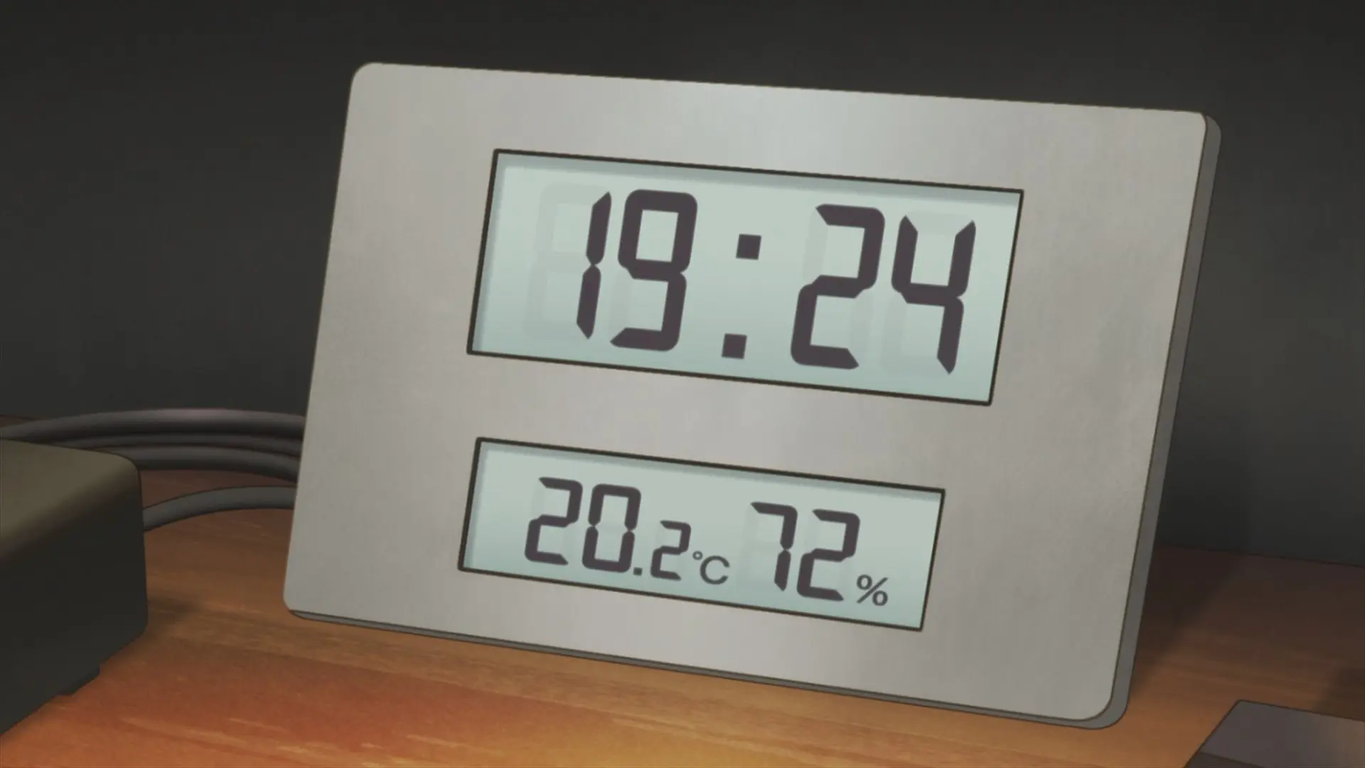 Clock displaying 19:24.