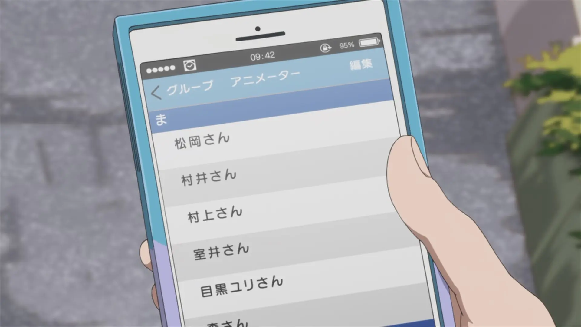 Aoi's phone displaying 9:42.